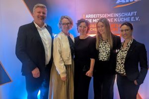 Das Team der AMK-Geschäftsstelle: Volker Irle, Richarda Burré, Christine Bitz, Laura Sánchez, Irina Darian