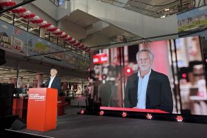 Gewohnt gewitzt: Kurt Krieger beim Interview mit INSIDE in Bremen