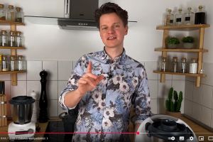 Der YouTuber ThermoNille präsentiert den TM7 frisch ab Werk seiner Followerschaft