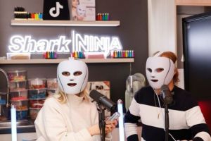 Livestream aus dem Späti: Anonyme Creatorin und Wilson Gonzales Ochsenknecht hinter NinjaBeauty-LED-Masken
